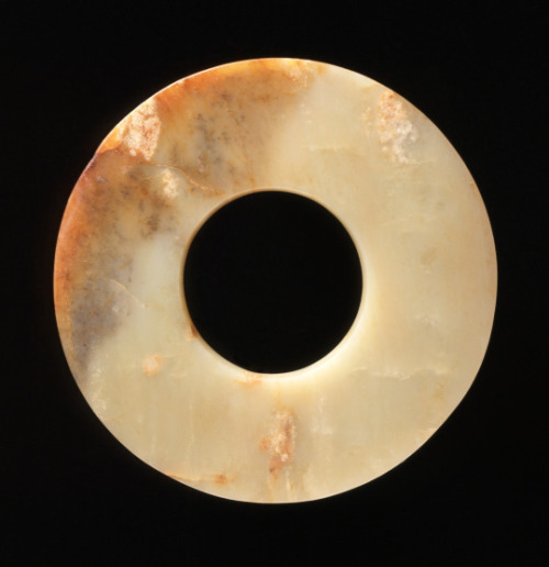 archaeologicals:A highly significant and enduring object throughout China’s history: the bi disk.The