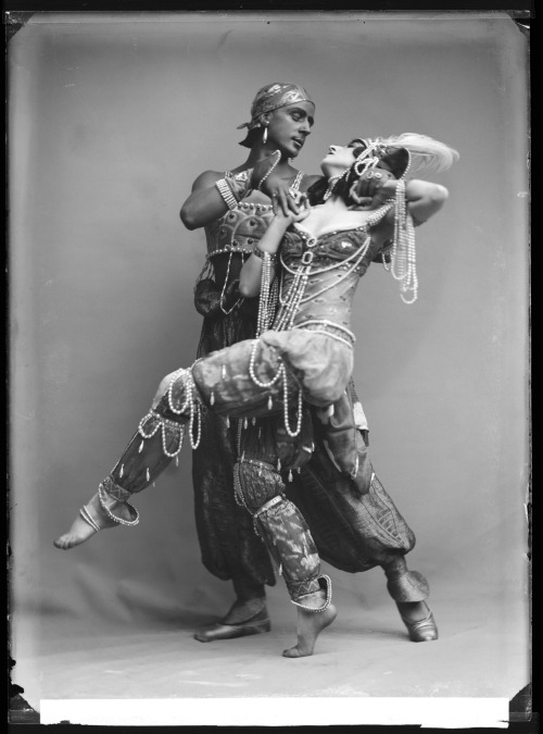 ein-bleistift-und-radiergummi:  Mikhail Fokine and Vera Fokina Scheherazade, 1910.