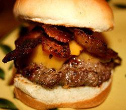 yummyfoooooood:  Bacon Cheeseburger 