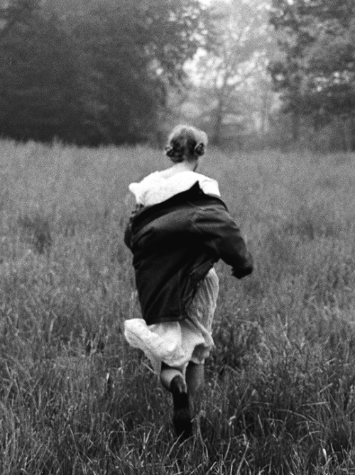 emmaduerrewatson: TAYLOR SWIFT photographed by Beth Garrabrant for “folklore” Album Phot