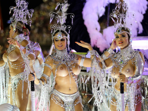 Porn nevver:  Carnival, in focus photos