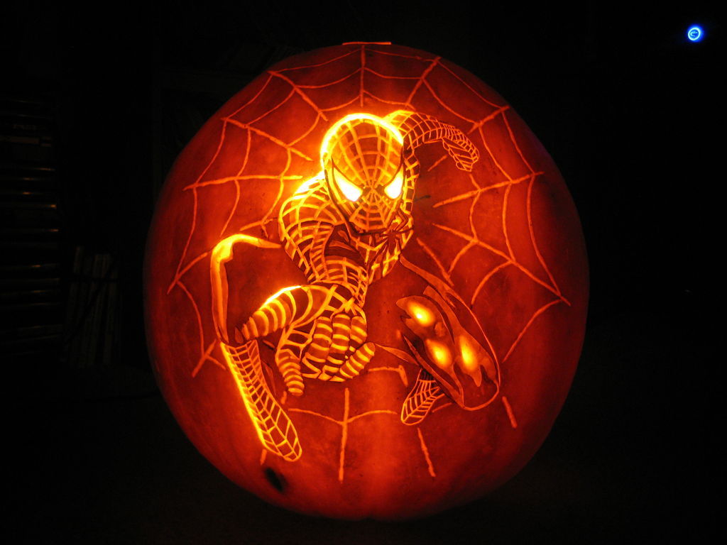 slurpees-and-allthatgoodshit:  Happy Halloween Everyone! - Lisa Superhero Pumpkins