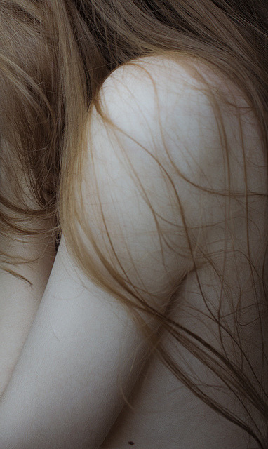 fusionelle:   crying by laura makabresku on Flickr. 