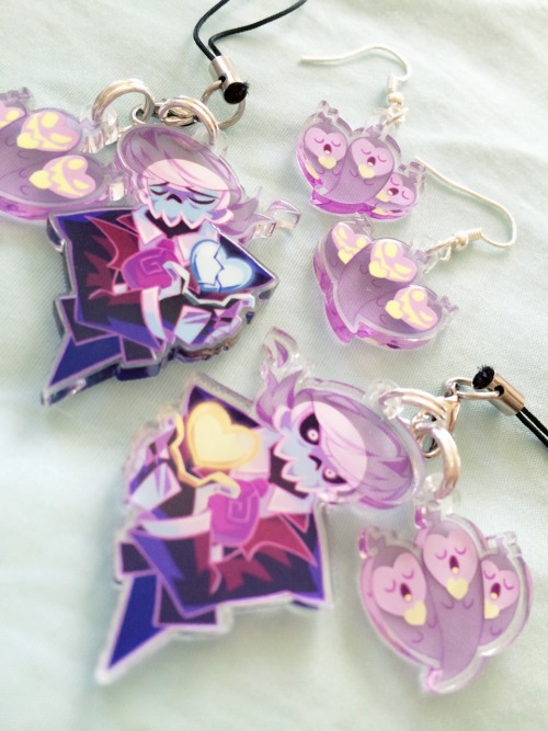 zetallis:Charms and jewelry that I’ll have available at AX table A81!Also version 2 of my sketch zin