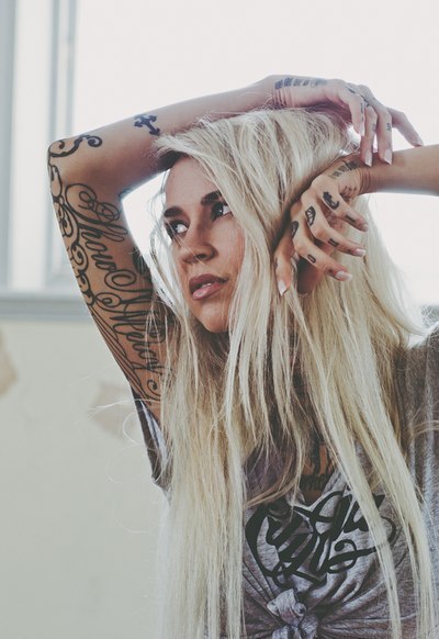 Porn hounds0f-anubis:  tattooedmafia:  Sara Fabel photos