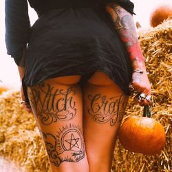 tatunettes:  What can be better than a beautiful tatted witch on Halloween? Alysha Nett looks great from all sides, and from her rear as well.