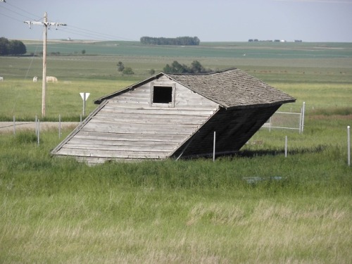 abandonedandurbex:  What used to be a square building is now a parallelogram  (2560x1920)