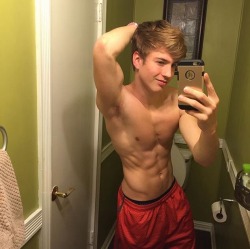 sexyboysbeingsexy.tumblr.com post 142173227239