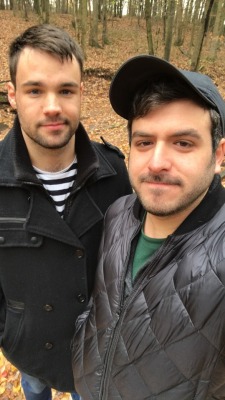 dummiesonthenews: nickgoesgaga:  Missing this guy @dummiesonthenews  Wow that’s very gay of you. I like it. And I like you. And i miss you too. To be honest, I’d I’m kinda gay for you.  