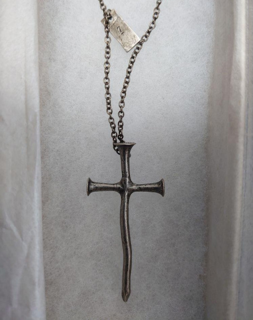 Julius_7 Nail Cross Necklace