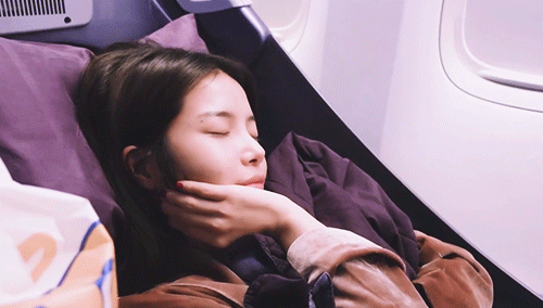 Moonbyul: ohhh~ unnie what’s that? Solar: sleeping prettily! Moonbyul: gross! gave m