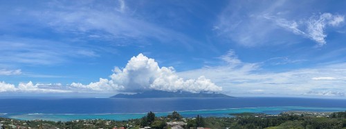 Mo’orea seen from Tahitiphoto: Yune Leou-on