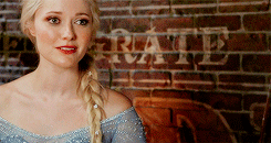 somewhere-brighter:  ouat meme: [3/9] characters » Elsa