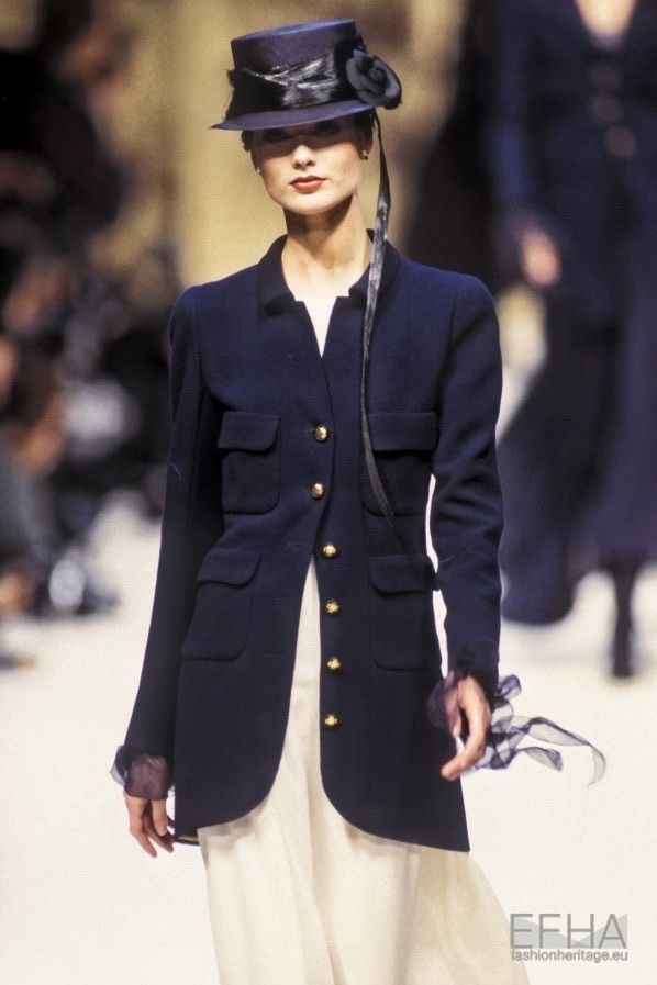 Running Away Bongo — Chanel, Spring Couture 1993 | Shalom Harlow,...