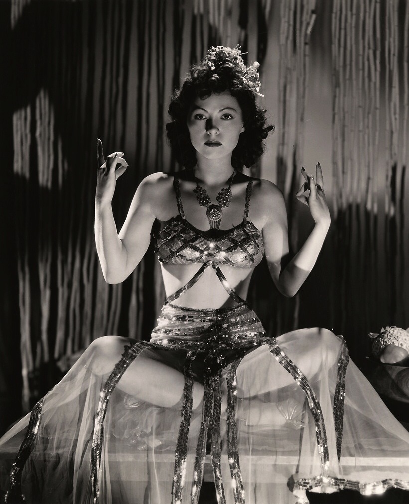les-sources-du-nil:  Steffi Duna in The Magnificent FraudDir. Robert Florey, Paramount