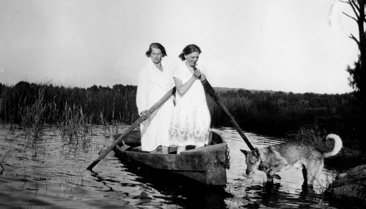 Sisters Astrid (1907-1994) and Ingeborg Gustafsson (1901-1987). Sweden.