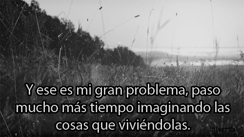 fckinginsanee:  Vivir la realidad o vivir soñando. He ahí el dilema.