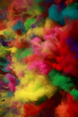 sherleah:  recoveryequalshappiness:Today is Holi also know as the Festival of Colour.Holi is a festival celebrated in north India. It marks the coming of Spring, usually in March.Some families hold religious ceremonies, but for many Holi is more a time