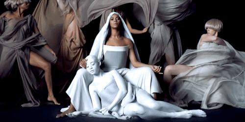 danceivyou: We’re taking this a little too far… Beyoncé as &lsquo;The Moon&a