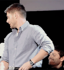 unicornmish: Jensen trying not to laugh and fails ╰(◡‿◡✿╰) 