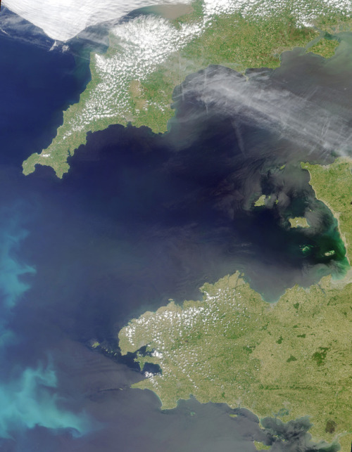 Satellite photo of the Celtic Sea (which borders the north and westof Cornwall) and the English Chan
