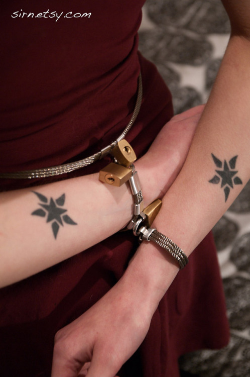 alice-is-wet:  lilacqueenworld:  heygingergirl:  fka-amaster:  sirn-bondage:  Pet wearing the G1 waist belt and cuffs. These are available through my shop. sirn.etsy.com  This is awesome…  Nice…  Oooooh auch schön :0)  <333