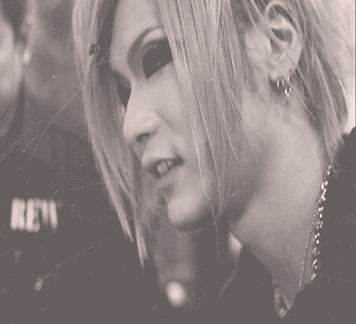 aoiyuutenshi:  Tokyo Shinjuu on We Heart It. http://weheartit.com/entry/29262808/via/shinjuutokyo