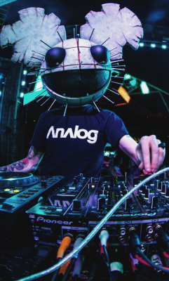 rave-nation:  deadmau5 at the XS source rukes 