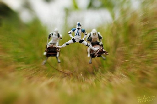 koikoikoi: Photographer Zahir Batin followed the miniatures photos trend for this Star Wars th