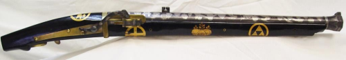 Ornate gold and silver decorated Japanese matchlock with Royal Guard crest, 18th or 19th century.fro