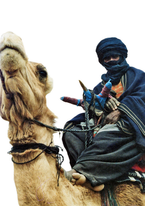 suffocative:A nomad member of the Tuareg people, Algeria, Africa.©Tom Claytor