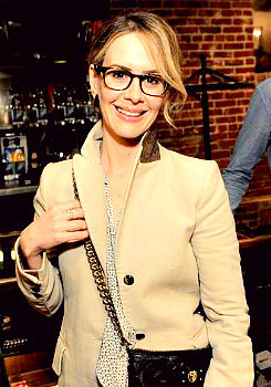 sarahpaulsonslovepants:  Sarah Paulson + glasses 