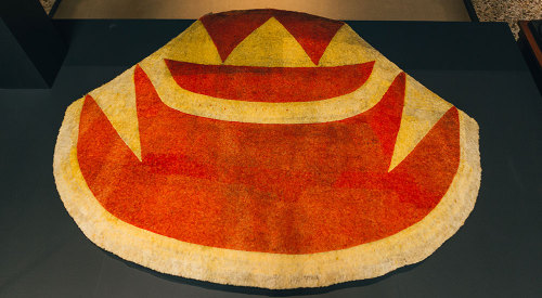 The &lsquo;ahu 'ula, or feather cloak, given to Captain Cook by King Kalani'ōpu'u of Hawai'i Island 