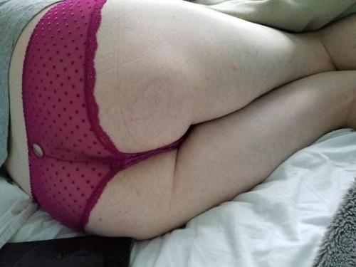 Cute butts are always nice! Thanks for this lovely submission @bixdress ✨