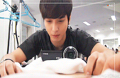 yong-yongie:  CNBLUE staring contest.