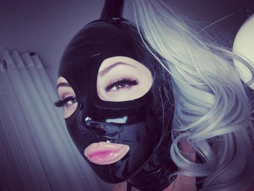 Porn laruine88:  Ich liebe diese Maske einfach photos