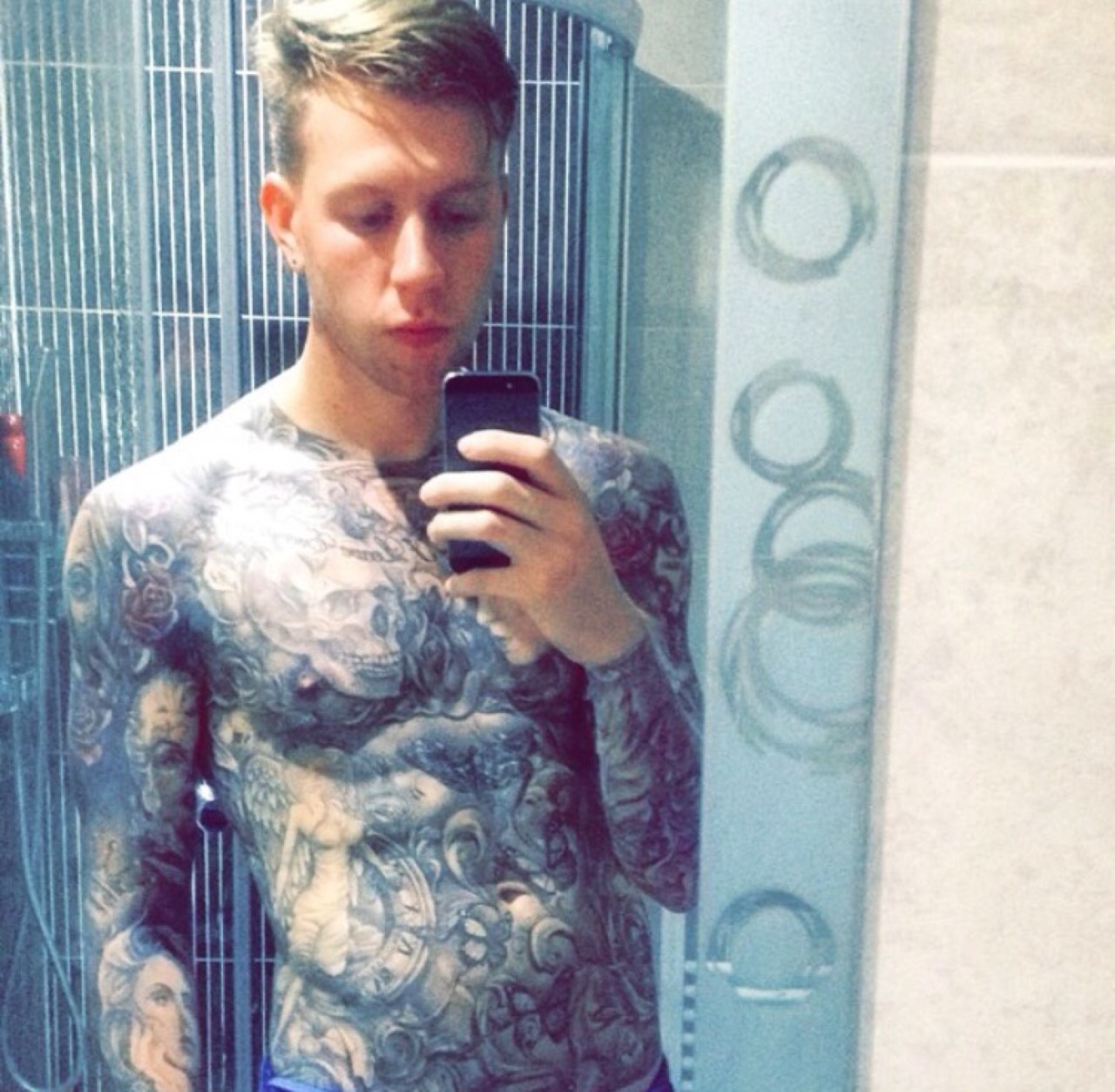 luke-winters:  Fit lad. Hot cock 👌🏻