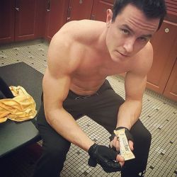 fpvs:    @the_ryan_kelley: @idealshape 💪 If given the chance, I could crush a whole box of these delicious treats, but all I need is one to keep me going strong after a tough workout #ChangeYourAppetite #sp  [Source:Instagram] 