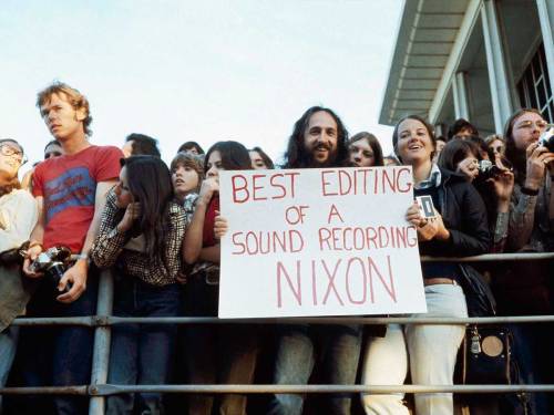 tockthewatchdog:bretzkysbs:A creative sign from a fan outside the 1974 Academy Awards #if you had a 