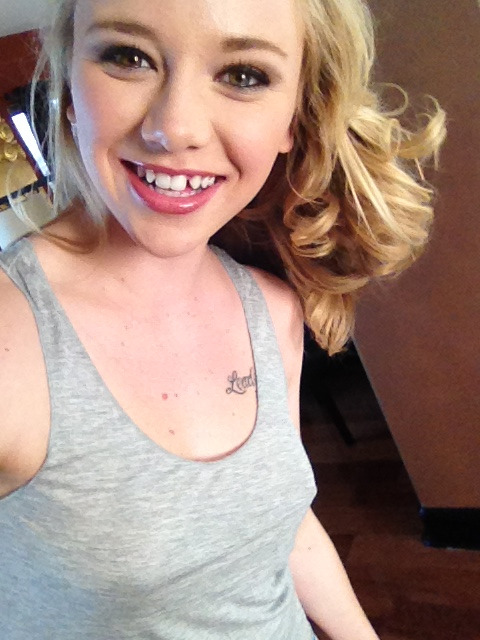 traceysweet:  From earlier on set today. Thank you for the durable make up @Maddies_Makeup 😊❤  #teamtraceysweet
