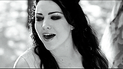 wasteland-monarchy:    Evanescence videos retake - My Immortal (2003)       