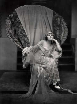 hauntedbystorytelling: Portrait of Norma Talmadge, 1910’s  (uncredited photographer)    | hi-res https://painted-face.com/