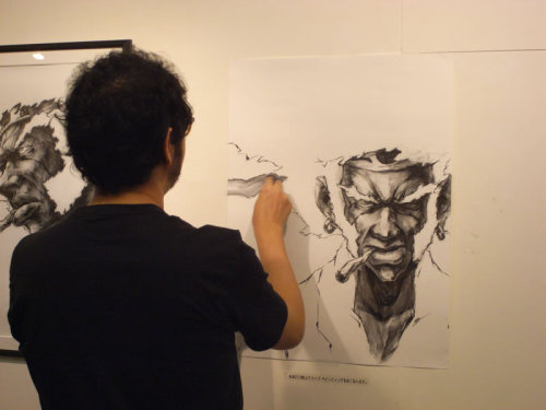 as-warm-as-choco:  Afro Samurai (アフロサムライ) creator illustrates his characters. From the Takashi Okazaki (岡崎 能士) Exhibition that took place @STITCH, Tokyo (Saturday / 2009.12.12). He drew the last one live. (Source: 1 & 2)