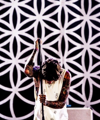 grunge-life0:  When did the diamonds leave your bones.