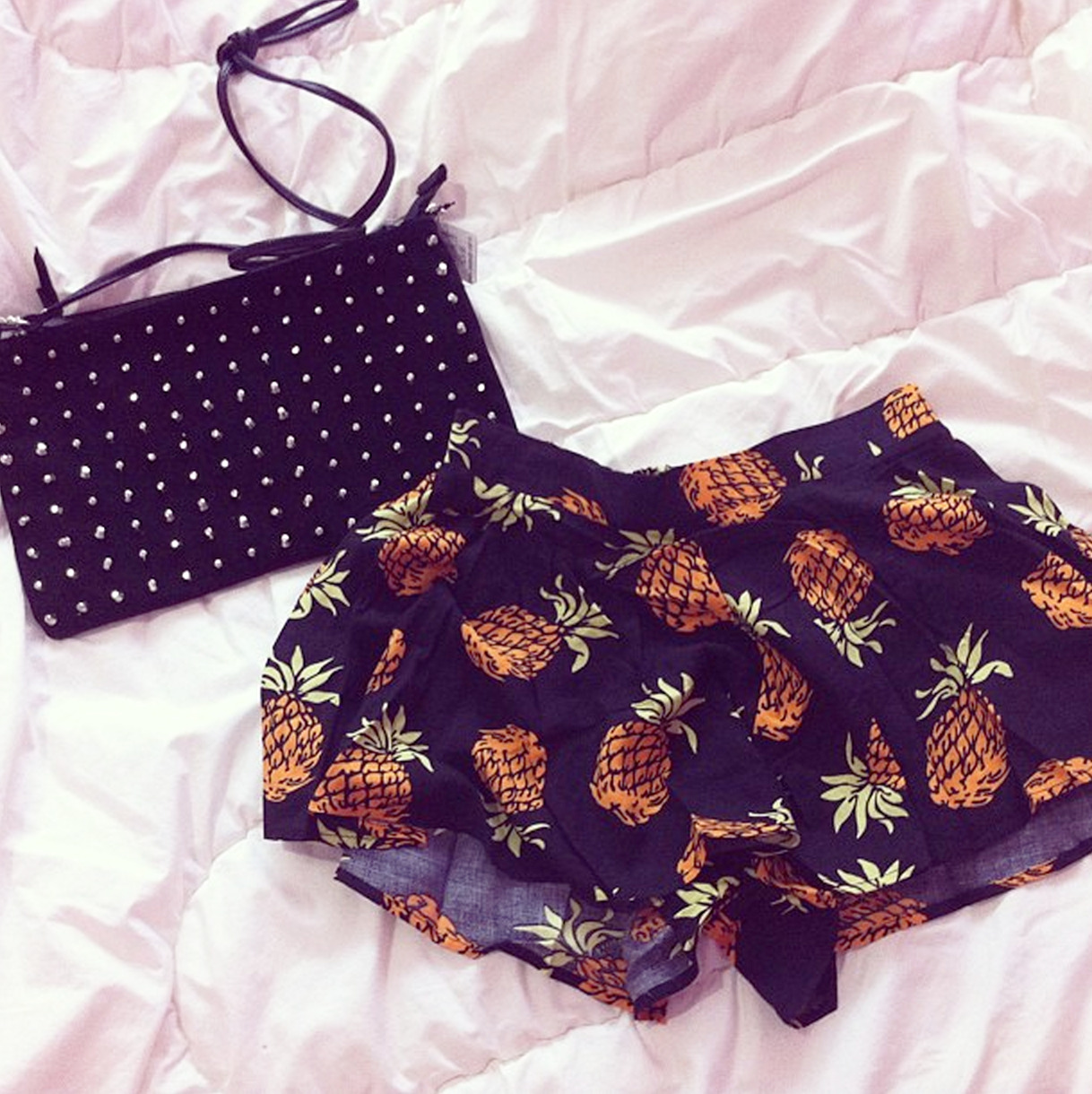 v-anilla&ndash;daisies:  flowerteen:  omfg these shorts. I need these :o  more