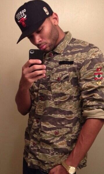 sheralton2:  naked-guy-selfies:  » How to suck his dick like a champ!   Yo