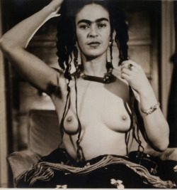 ms-couture:  4-bidden:frida kahlo naked <33I