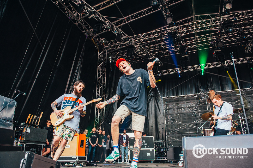yourfavouritedevilentendu:    Neck Deep, Slam Dunk North, May 23 // Photo credit: