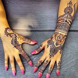 HELP ME! Tattoo time on Saturday and I&rsquo;m going for henna patterns! Do you know anyone with nice &ldquo;henna&rdquo; tattoos?! Tag them so I can get inspo!! 😍 #tattoo by jellydevote