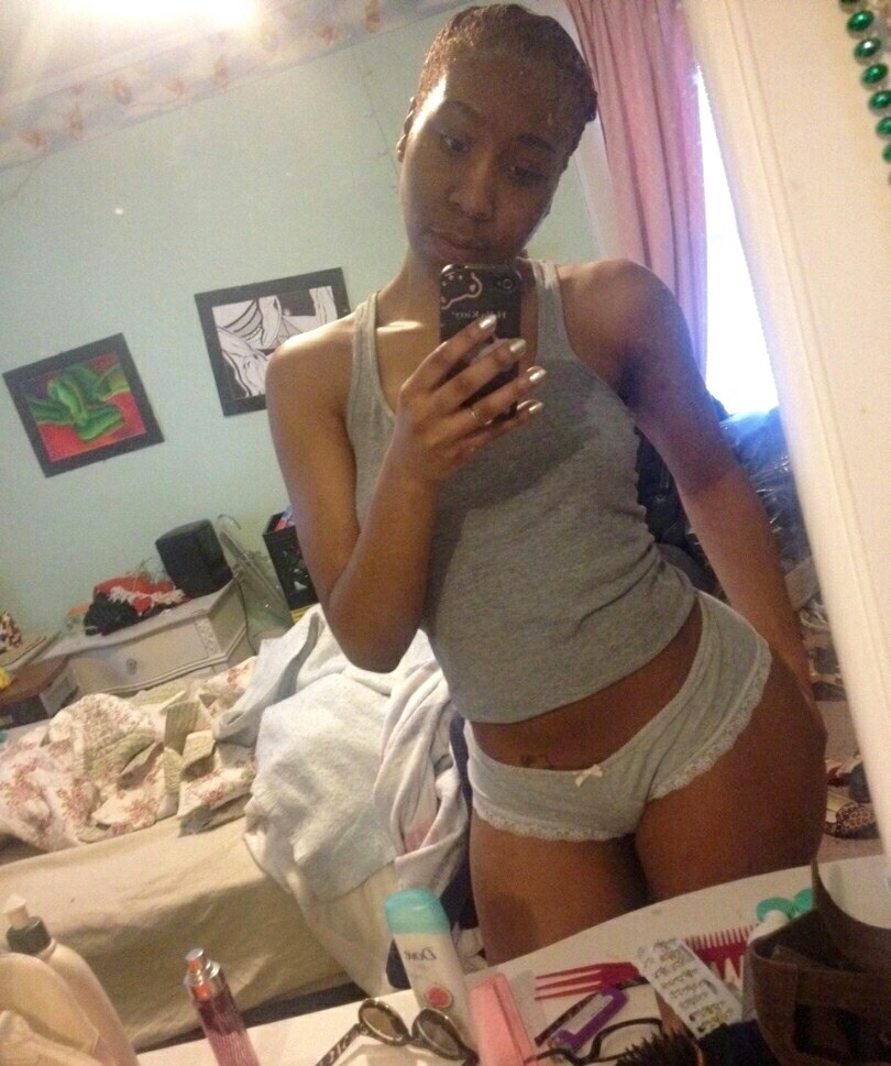 mistertilmonjr:  bestblackgirlsxxx:  curtflirt509:  She is perfect….. sexy!!! 